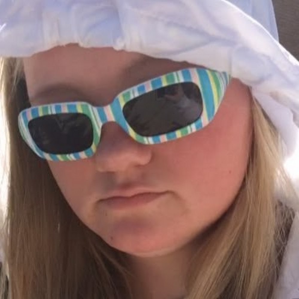 Meet your Posher, Juulia